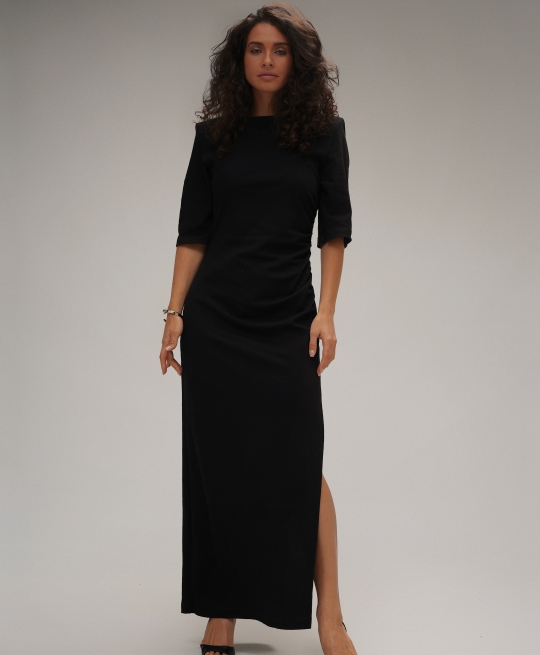 Платье жатка с подплечниками (черный)